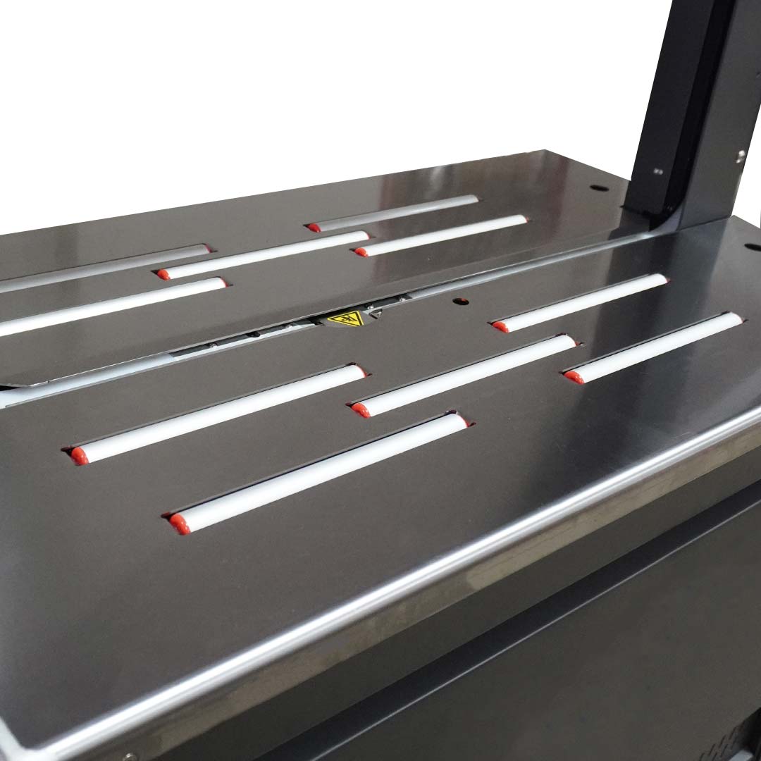Close da mesa de roletes da SPI-8560X para deslize fácil da caixa entre amarrações