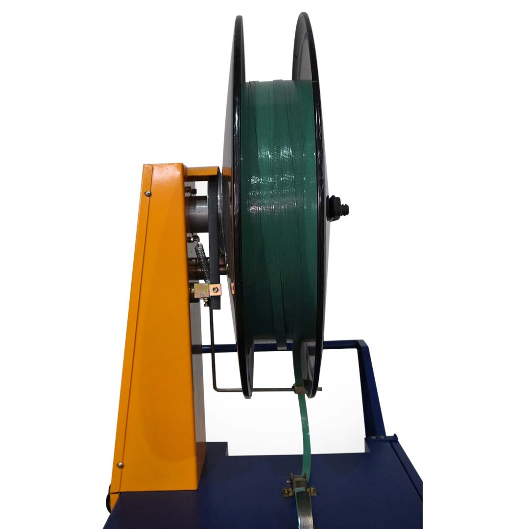 Detalhe do carretel com fita PET verde instalada na DBA-430P