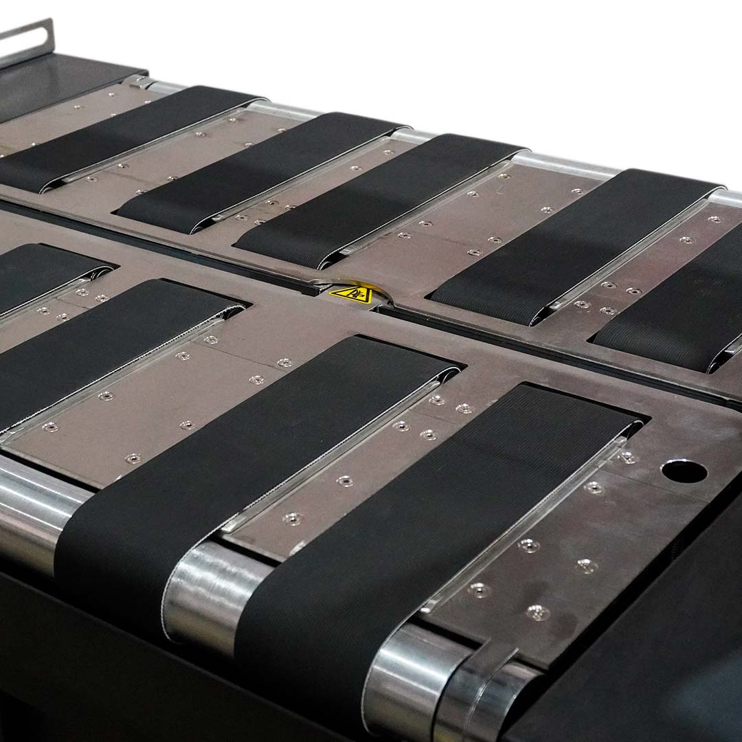 Vista superior da esteira modular da SPI-8560B com faixas de transporte